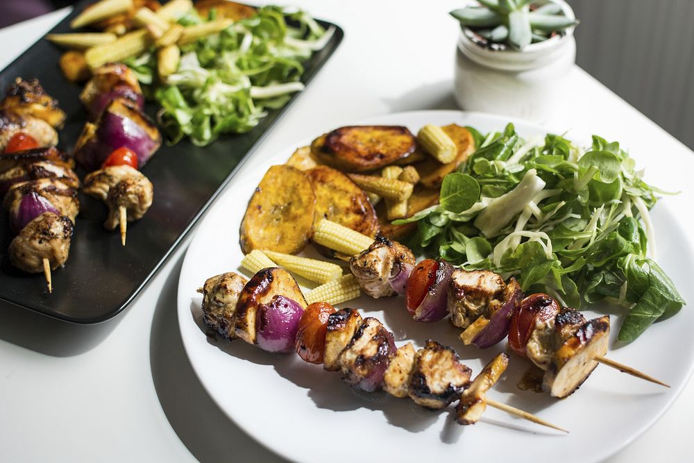 Paleo chicken skewers with plantains | Free Photo - rawpixel